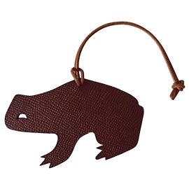 Hermès Petit H Pingente Capybara em couro Epsom Multicor