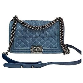 Bolso de solapa Chanel Boy Medium en denim azul, prepropiedad Otro