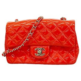 Chanel Matelassé Schultertasche mit Kette Rot