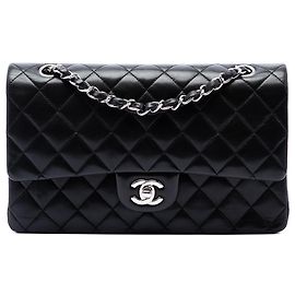 Chanel Black Medium Classic Lambskin Double Flap Negro
