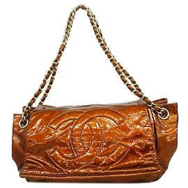 Bolsa de ombro Chanel em couro envernizado marrom Marrom