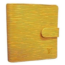 Portafoglio bi-fold Louis Vuitton in pelle gialla Giallo