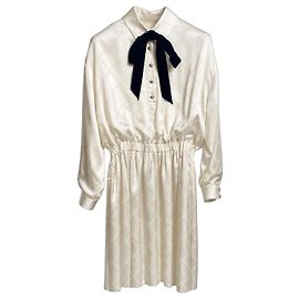 Chanel Vestido Blouson 23C Ecru em Seda Jacquard com Laço de Veludo FR 40 Preto Cru