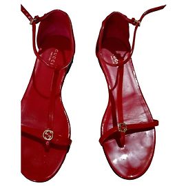 Gucci Sandali rossi in vernice con logo GG Rosso