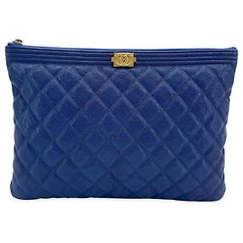 Chanel Boy O Case Clutch Quilted Caviar Medium Blau