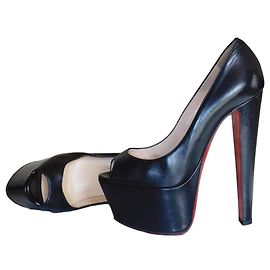 Christian Louboutin Sapatos de salto plataforma Louboutin Preto