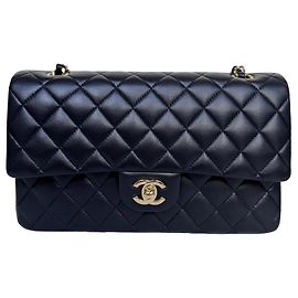 Mala Chanel Classic Double Flap Medium Pele de Cordeiro Preta Outro