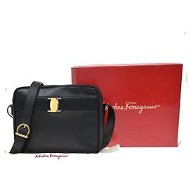 Salvatore Ferragamo Vara Bow Camera Leather Schwarz