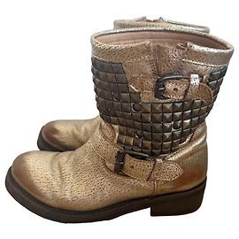 Stivali biker ASH in pelle dorata borchiata D'oro