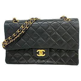 Bolso de hombro Chanel Matelassé de piel de cordero negra Negro