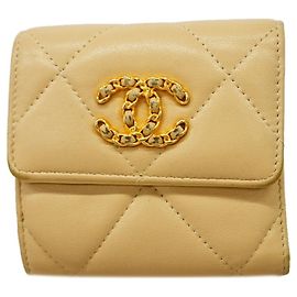 Chanel Tri-fold Portemonnaie aus beigem Lammleder Beige