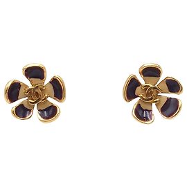 Chanel CC vergoldete Ohrringe mit lackierten Blumen Golden
