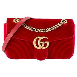 GUCCI - GG Marmont Medium Gucci Schultertasche aus rotem Samt Rot