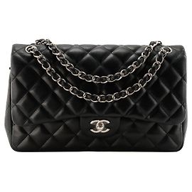 CHANEL - Bolsa de ombro Classique/Timeless Jumbo Chanel em couro liso preto Preto