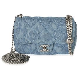 Borsa Mini Flap Chanel in denim blu trapuntato con Camelia e cuore Blu