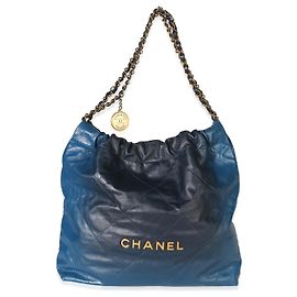 Bolsa Hobo Chanel 22 Média em Pele de Bezerro Acolchoada Azul Sombreada Chanel Azul