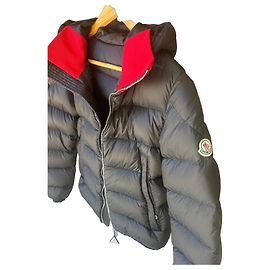 Plumífero Moncler negro con cuello rojo Negro Roja