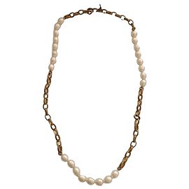 Collana lunga vintage Chanel anni '80, perle bianche ovali e catena dorata invecchiata. Bianco Gold hardware