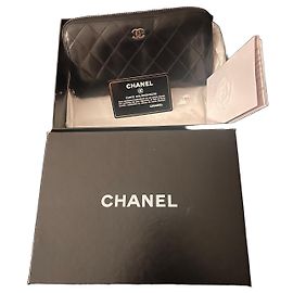 Chanel Portafoglio Lungo con Zip Classique in pelle di agnello nera – Full Set Nero
