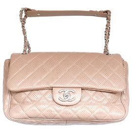 Chanel Classique Flap Bag in pelle traforata beige Beige