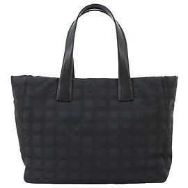 Sac à main Chanel New Travel Line Tote MM Noir