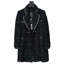 Abrigo Chanel de Tweed Negro con Ribetes de Cuero Otro