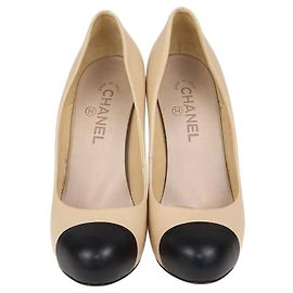 Décolleté platform con punta arrotondata Chanel Beige, Black Leather Nero Beige