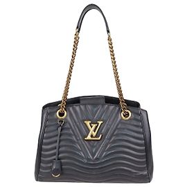 Bolso tote Louis Vuitton New Wave de piel negra con cadena Negro