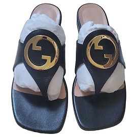 Sandales plates Gucci Blondie en cuir noir Noir