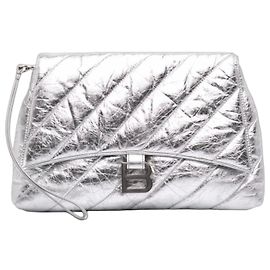 Clutch Balenciaga em Couro Prateado Matelassê Prata