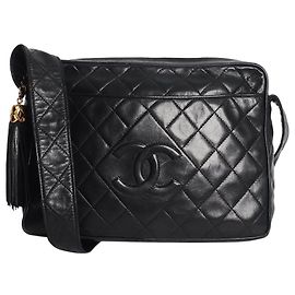 Chanel Bolsa de ombro vintage 1991 em pele de cordeiro acolchoada com borla, preta Preto