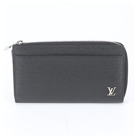 Carteira Zippy Louis Vuitton Taiga Cinza