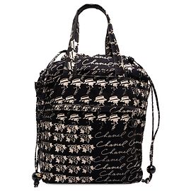 Chanel Black CC Canvas Grafitti Tote mit Kordzug Schwarz
