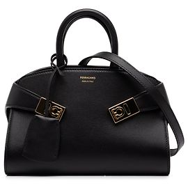 Salvatore Ferragamo Ferragamo Hug Handtasche XS aus schwarzem Kalbsleder Schwarz
