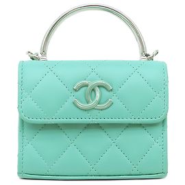 Chanel Mini gesteppte Lammleder-Tasche mit Kettengriff in Grün Grün Hellgrün