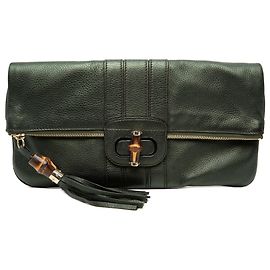 Clutch Lucy con patta Gucci in pelle di vitello nera e nappina in bambù Nero