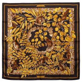 Hermès Lenço Hermes Carre 90 Casse Noisette Marrom