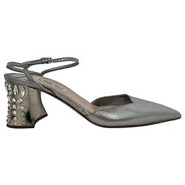 Miu Miu.Slingback-Block-Heels aus silbernem Leder mit Schmucksteinen und spitzer Kappe Silber Metallisch