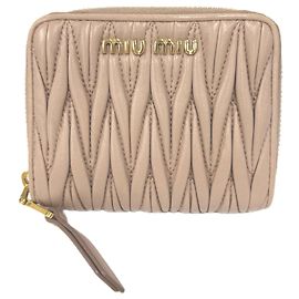 Carteira bi-fold Miu Miu Matelassé Bege