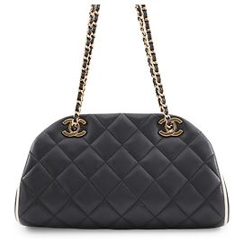 Bolsa de Ombro Chanel Matelassé com Corrente Preto