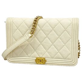 Carteira de Ombro com Corrente Chanel Boy Branco