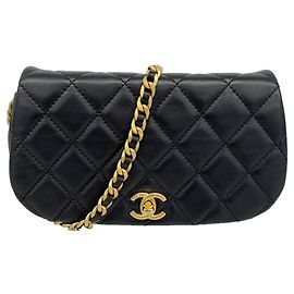 Chanel Matelassé Schultertasche mit Kette Schwarz