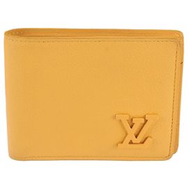 Portafoglio bi-fold Louis Vuitton in pelle Saffron D'oro
