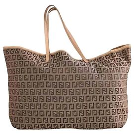 Fendi Bolso de hombro Logo Shopper Tote marrón Castaño