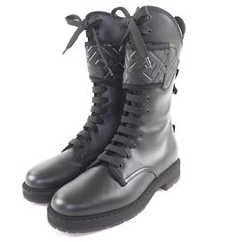 Botas curtas Fendi em couro preto Preto