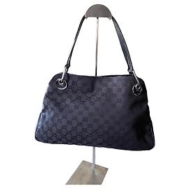 Bolsa de Ombro Gucci GG Monogram Preto