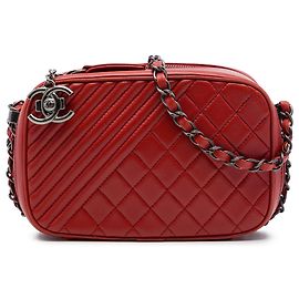 Bolsa Chanel Coco Boy Camera Pequena em Pele de Cordeiro Matelassê Vermelha Vermelho