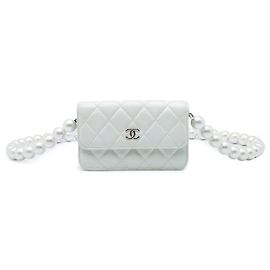 Chanel White CC Quilted Lambskin Maxi Pearl Chain Strap Blanco
