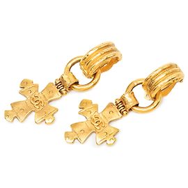 Orecchini a clip Chanel Gold CC placcati oro con croce pendente D'oro