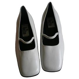 Autre Marque Loris Escarpins à talons carrés en cuir gris perle Gris